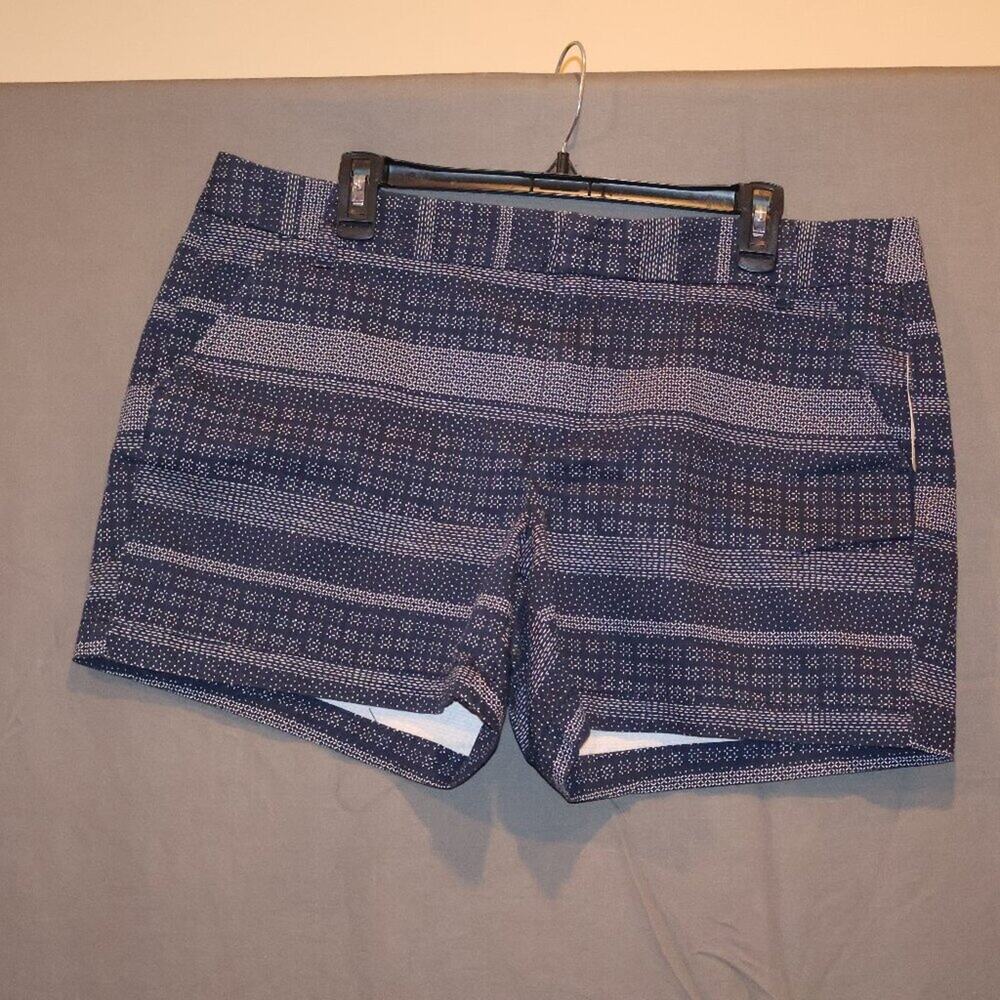 NWT, Women's Size 16 Caslon Printed Navy Chino Shorts
